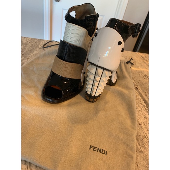 Fendi black, white and tan patent leather heels - Picture 4 of 5